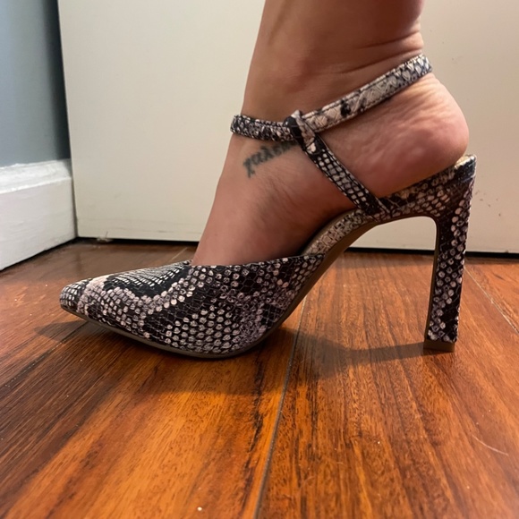Vince Camuto Snake Patterned Heels - Picture 5 of 5